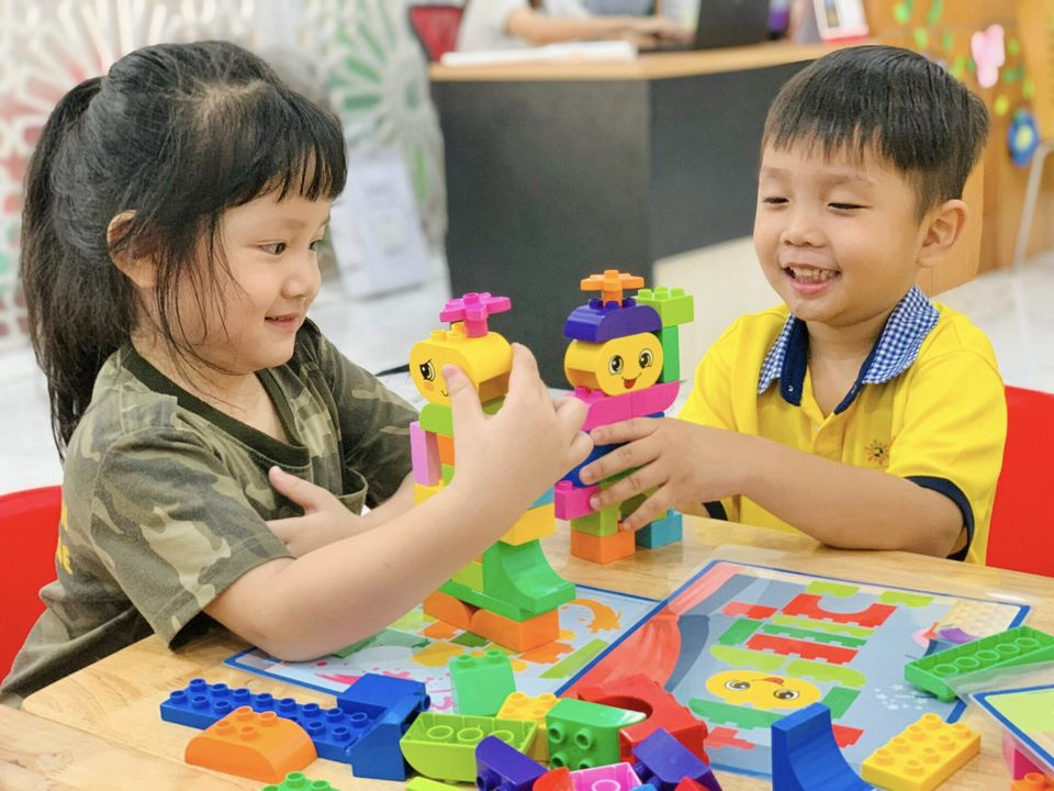 Bộ đồ chơi lắp ghép thông minh giúp bé phát triển tư duy