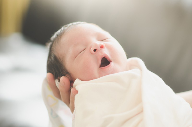 Mẹo giúp trẻ sơ sinh ngủ ngon vào ban đêm dùng các phương pháp thư giản
