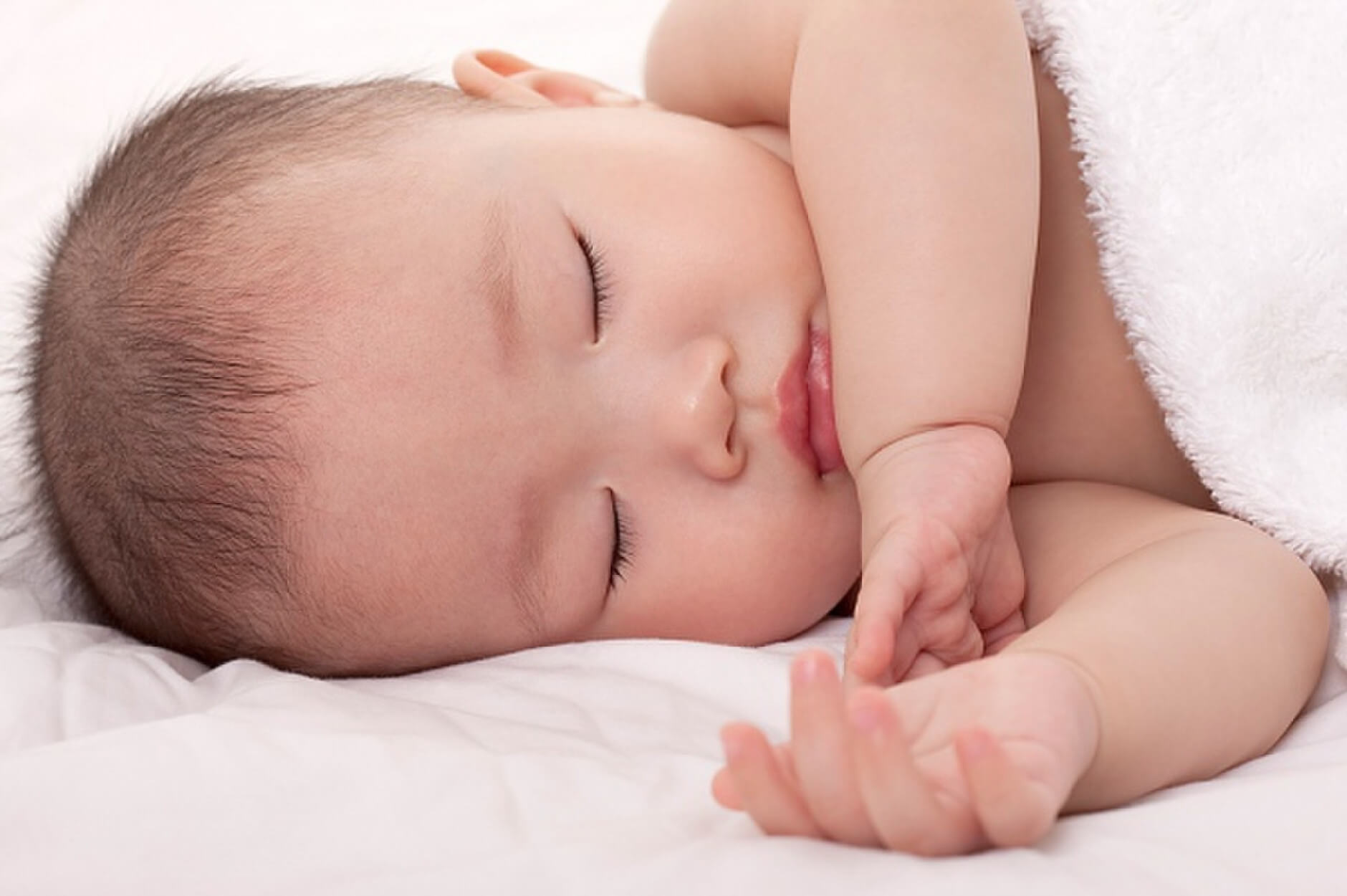 Mẹo giúp trẻ sơ sinh ngủ ngon vào ban đêm cần có môi trường yên tĩnh, ánh sáng dịu