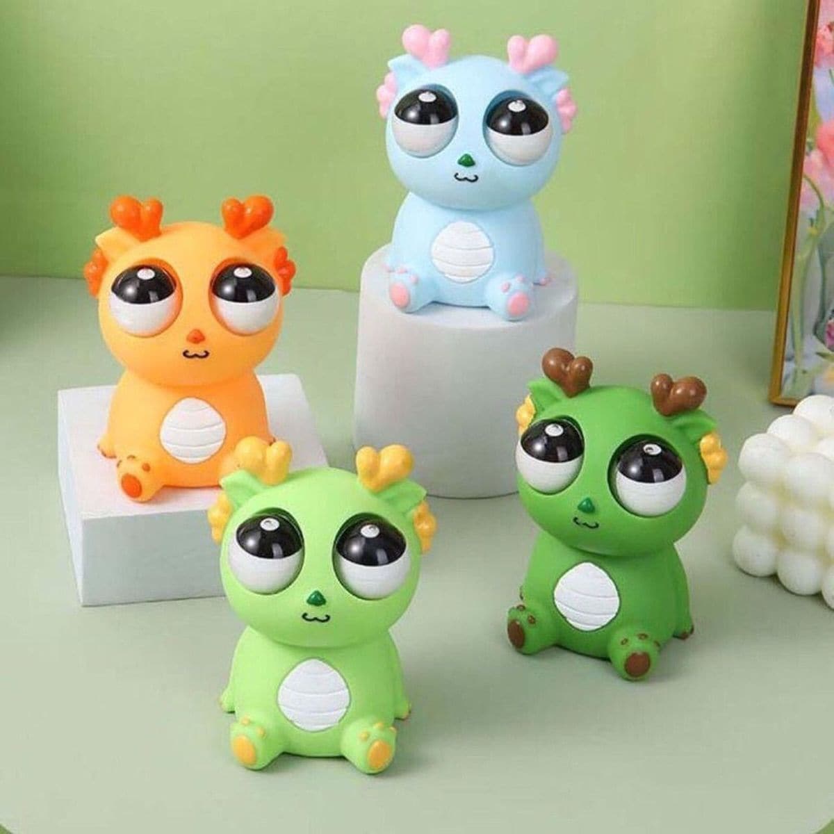 Đồ chơi hot trend hiện nay bóp rồng lòi mắt